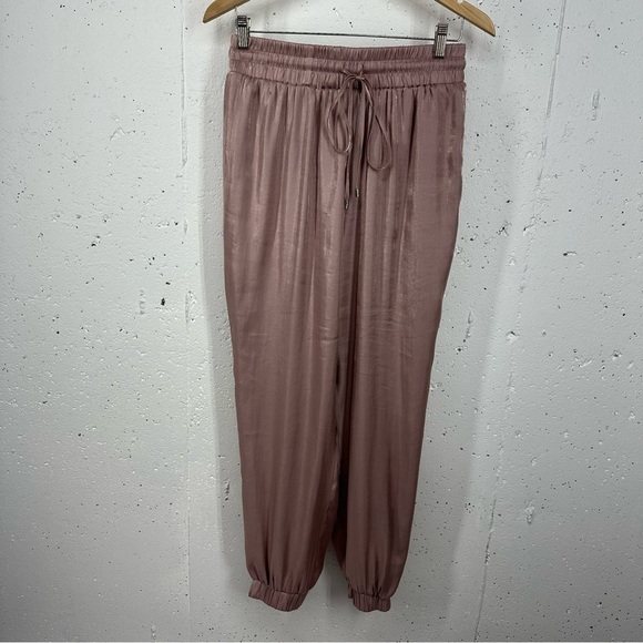 TCEC Women’s size Large Glimmering Pink Joggers - Picture 2 of 13